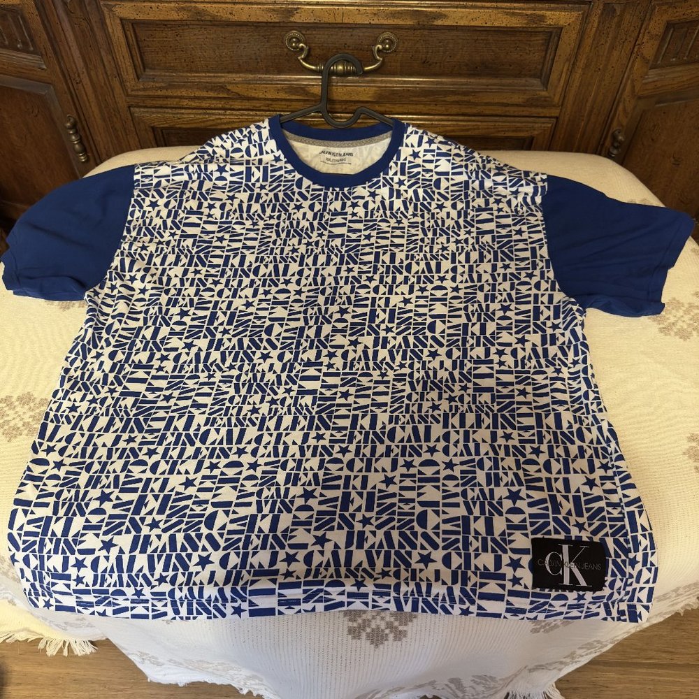 Calvin Klein White and blue Crew neck Tee with sewn on logo
